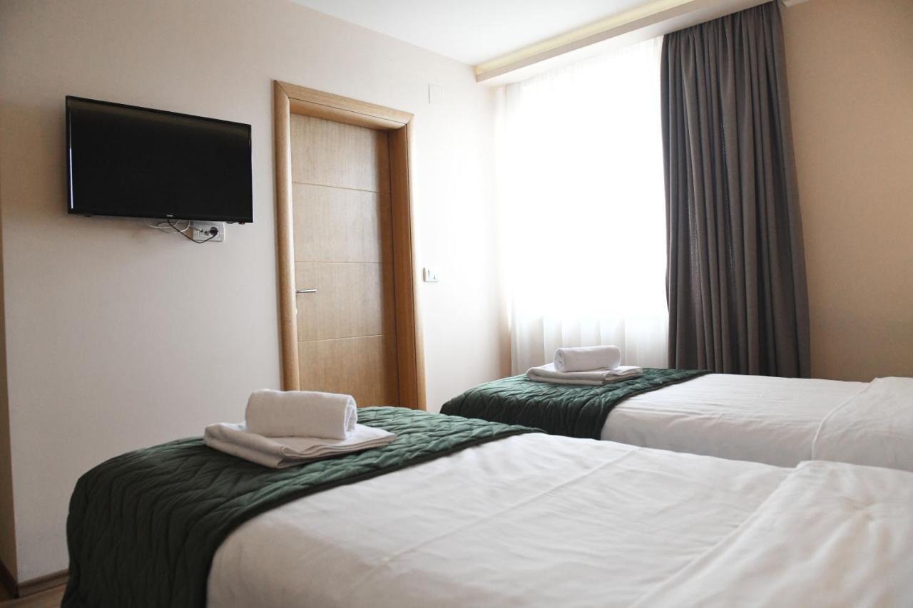 Hotel Garden Нови-Сад Экстерьер фото