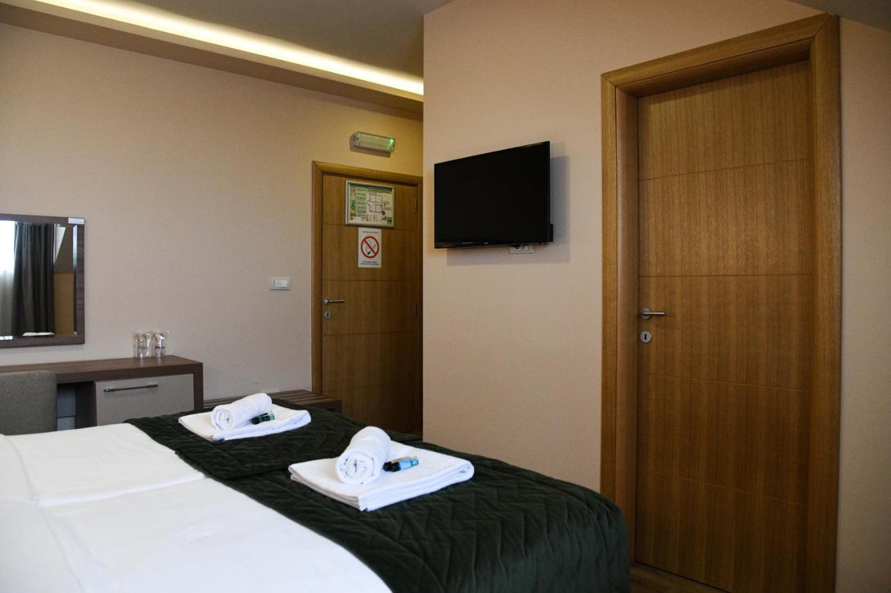 Hotel Garden Нови-Сад Экстерьер фото